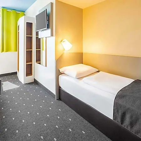 B&B Hotel Karlsruhe מלון 3*